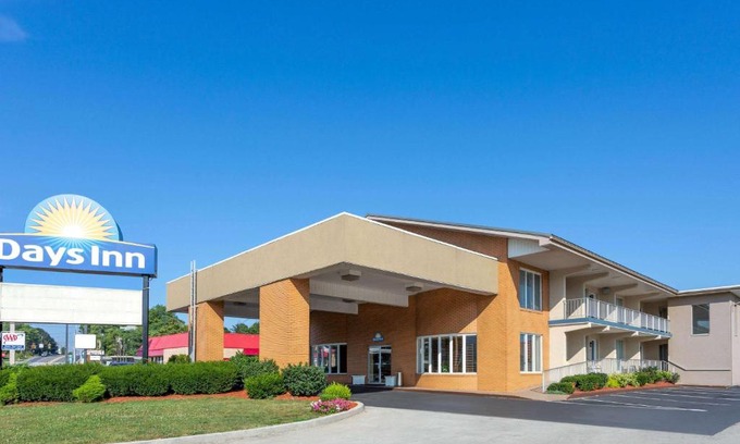Breezewood Hotel | Days Inn by Wyndham Breezewood