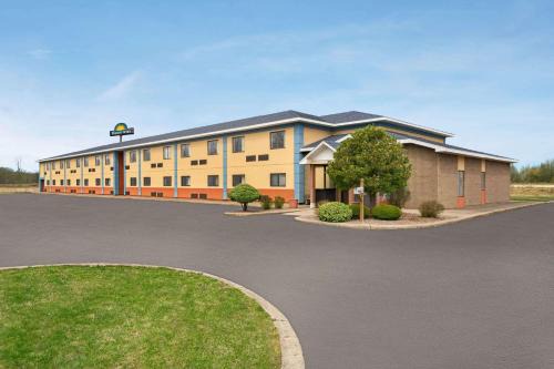 Canastota Hotel | Days Inn by Wyndham Canastota Verona