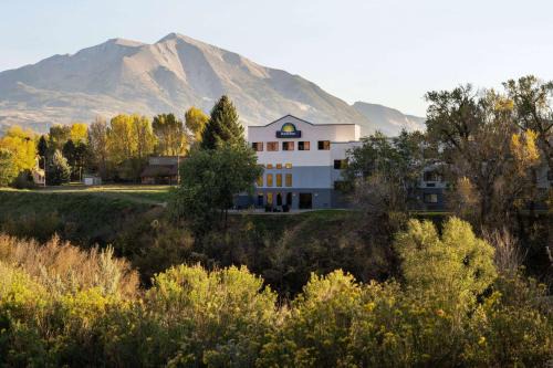 Carbondale Hotel | Days Inn by Wyndham Carbondale