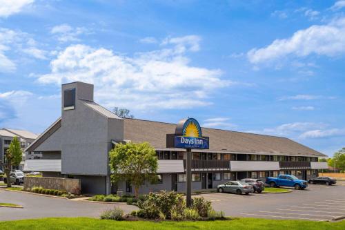 Crosswoods Hotel | Days Inn by Wyndham Columbus Worthington