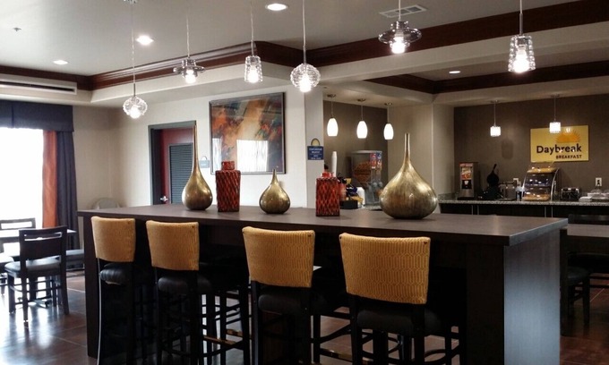 Dilley Hotel | Days Inn by Wyndham Dilley