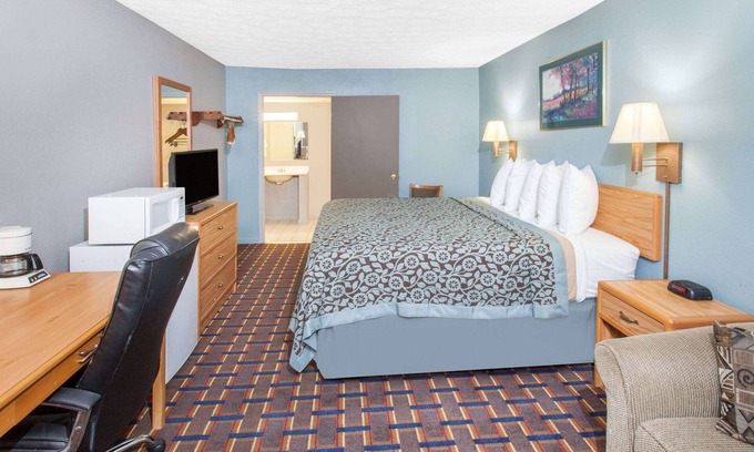 Farmer City Hotel | Days Inn by Wyndham Farmer City