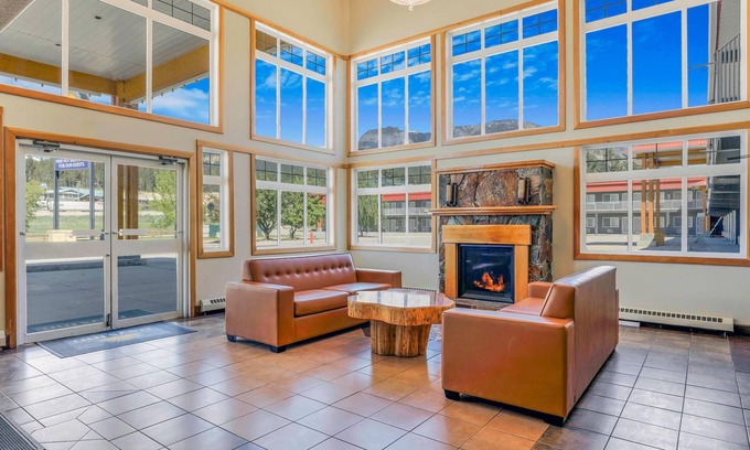 Golden Hotel | Days Inn by Wyndham Golden