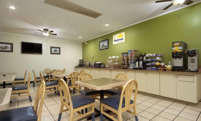 Hardeeville Hotel | Days Inn by Wyndham Hardeeville/I-95 State Line