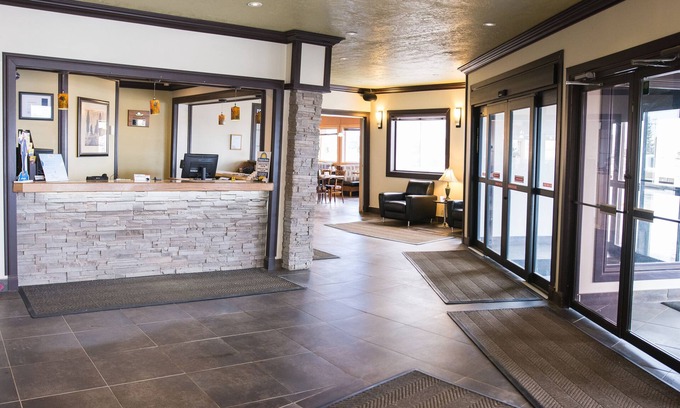 High Level Hotel | Days Inn by Wyndham High Level
