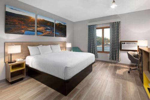 Hutchinson Hotel | Days Inn by Wyndham Hutchinson