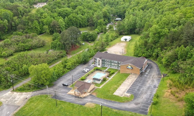 Jellico Hotel | Days Inn by Wyndham Jellico - Tennessee State Line