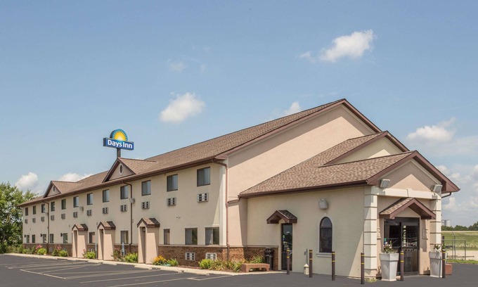 Le Roy Hotel | Days Inn by Wyndham Le Roy/Bloomington Southeast