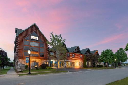 Mackinaw City Hotel | Days Inn by Wyndham Mackinaw City - Bridgeview Area