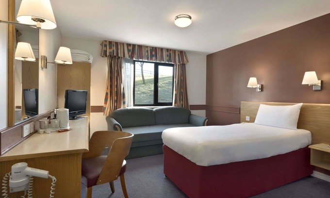 Hungerford Hotel | Days Inn by Wyndham Membury M4