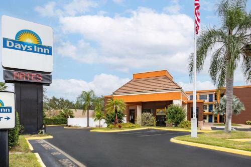Fern Park Hotel | Days Inn by Wyndham N Orlando/Casselberry