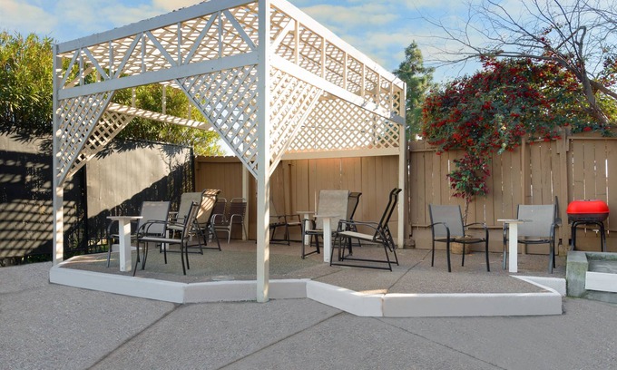 Pinole Hotel | Days Inn by Wyndham Pinole Berkeley