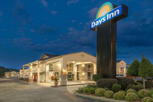 Shorter Hotel | Days Inn by Wyndham Shorter