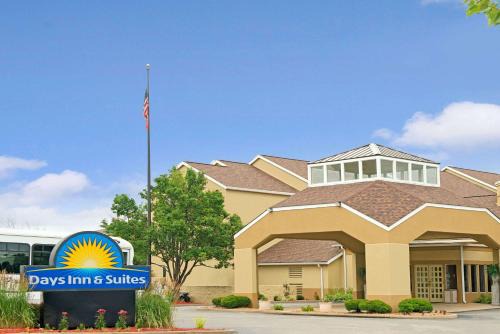 Maryland Heights Hotel | Days Inn by Wyndham St. Louis/Westport MO