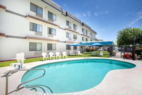 Woodland Hotel | Days Inn by Wyndham Woodland