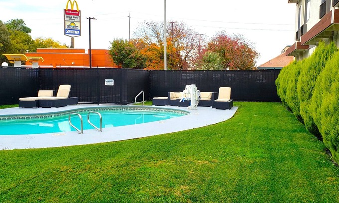 Woodland Hotel | Days Inn by Wyndham Woodland