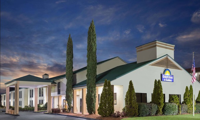 Peachtree Corners Hotel | Days Inn & Suites by Wyndham Peachtree Corners/Norcross