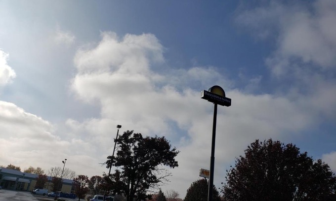Merrillville Hotel | Days Inn & Suites by Wyndham Merrillville