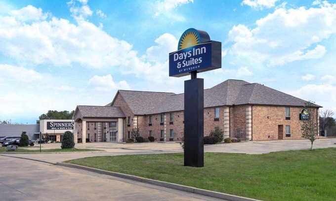 Florence Hotel | Days Inn & Suites by Wyndham Florence/Jackson Area