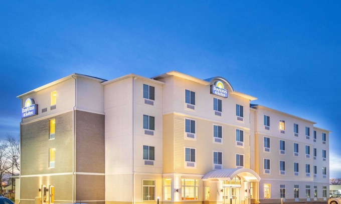 Kearney Hotel | Days Inn & Suites by Wyndham Kearney