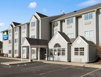 Lafayette Hotel | Days Inn & Suites by Wyndham Lafayette IN