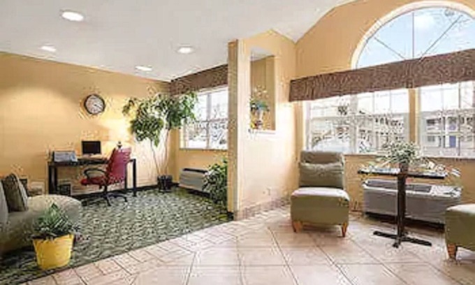 Lafayette Hotel | Days Inn & Suites by Wyndham Lafayette IN
