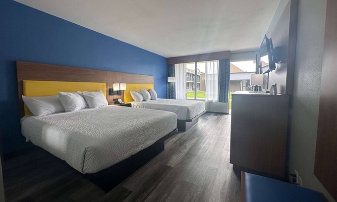 Jennings Hotel | Days Inn & Suites by Wyndham Jennings