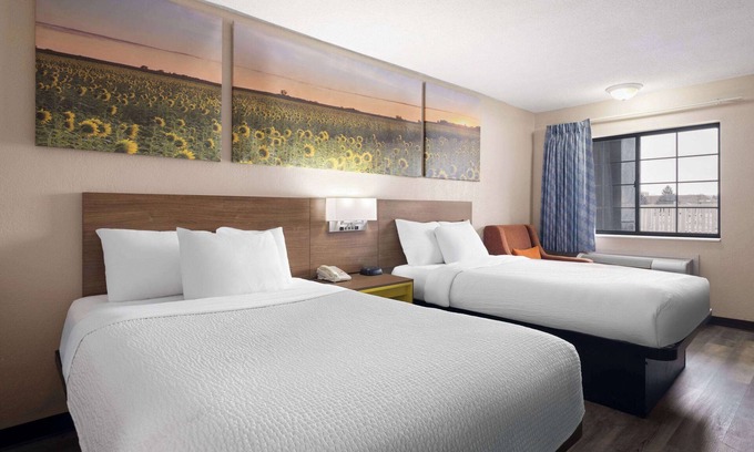 Kokomo Hotel | Days Inn & Suites by Wyndham Kokomo