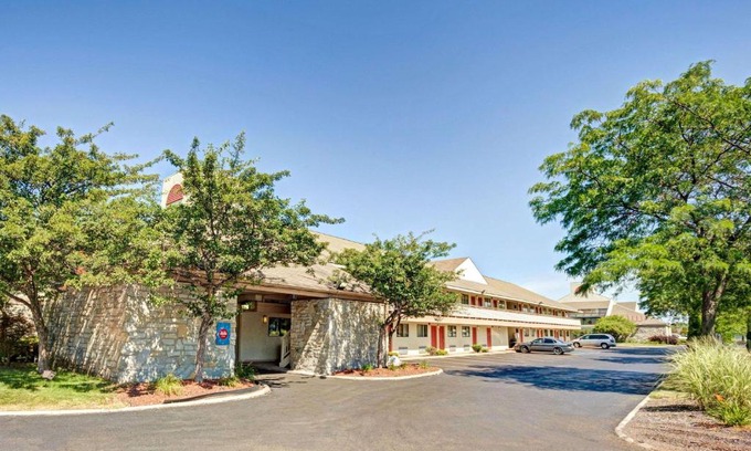 Monroe Hotel | Days Inn & Suites by Wyndham Monroe