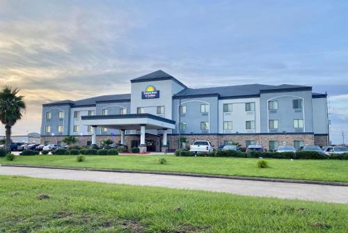 Mission Bend Hotel | Days Inn & Suites by Wyndham Houston/West Energy Corridor