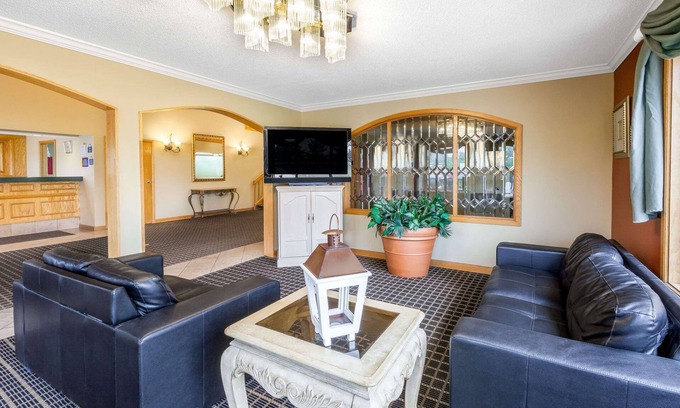 Portage Hotel | Days Inn & Suites by Wyndham Kalamazoo