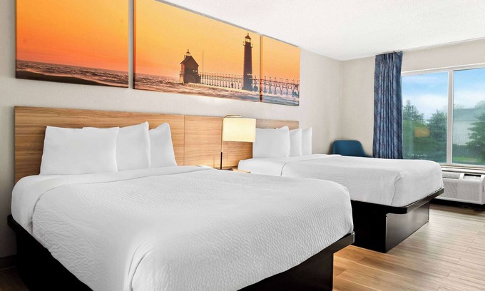 Warren Hotel | Days Inn & Suites by Wyndham Warren