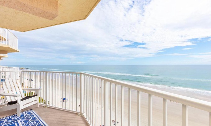 Daytona Beach Shores Apartment | Daytona Beach Shores Ocean Front Balcony 2Beds 2BA King STE and 2Queens - Shores Club 805