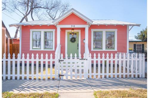 Southtown House | Dazzling 3 BR2 BA Home Near Downtown Tower Americas