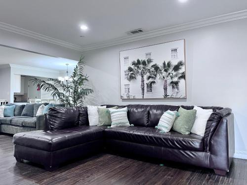 Hermosa Village House | Dazzling 5 Bedroom Pool Home 1/4 Mile To Disney