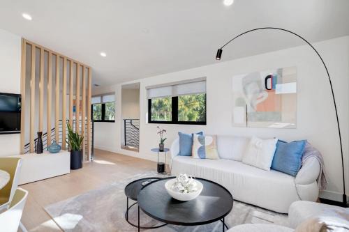 The Willows Apartment | Dazzling Modern Home Close to Downtown Palo Alto and Stanford