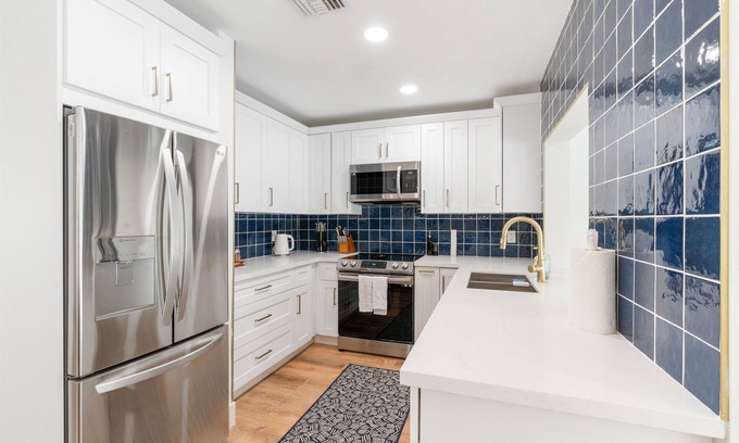 Jog Road House | Dazzling New Full Remodel! Heated Pool, 4 miles to Downtown Delray and the beach