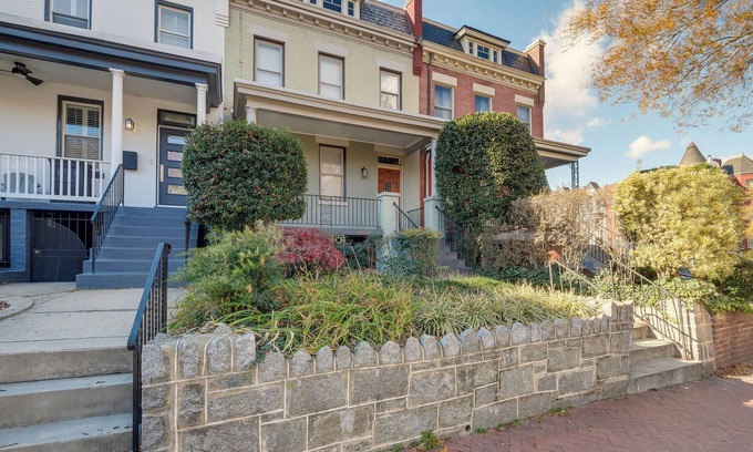 Bloomingdale Apartment | DC Apartment: 2 Mi to National Mall!