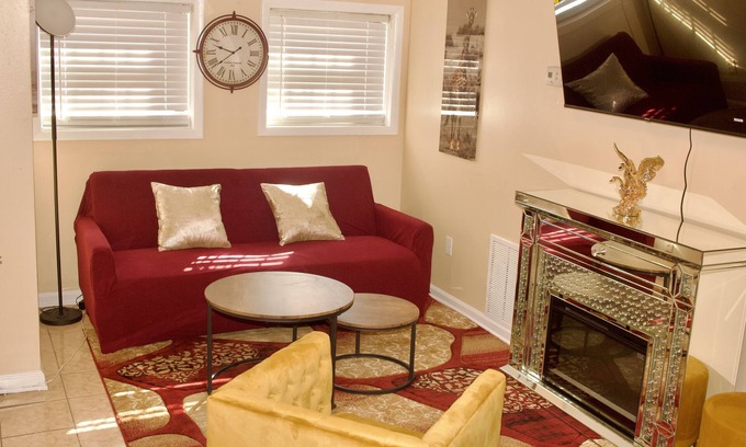 Shaw Apartment | DC Dwtn Apt. w/Modern Interior