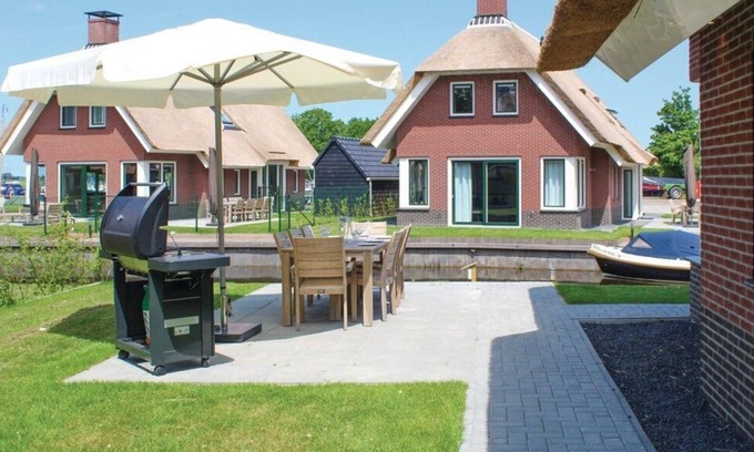 Idskenhuizen House | De Singelier is an 8 person wellness water villa