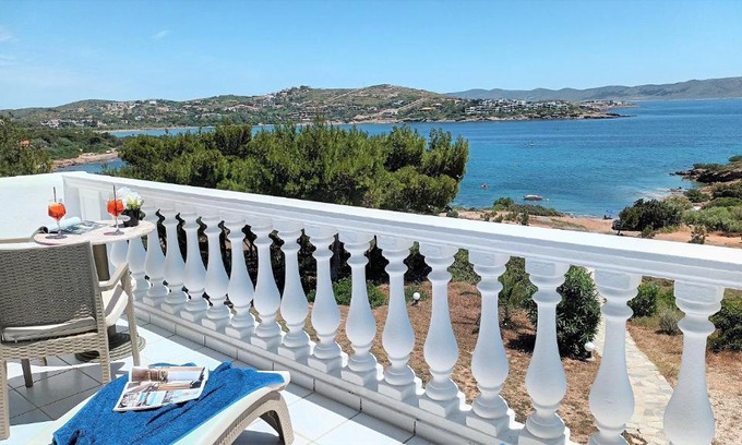 Kato Sounion Villa | Dea Del Mare complex in front of the sea.