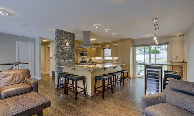 West Omaha House | DEAL! NINO'S CAFE EXECUTIVE SUITE-CHEF'S KITCHEN, AMAZING LOCATION & COZY