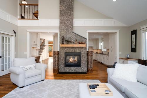 Cedar-Isles-Dean Villa | Dean Parkway Estate