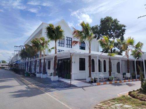Maha Sarakham Hotel | DEBUA White House