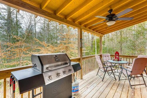 Murphy House | Deck and Fire Pit Smoky Mountain Cabin Hideaway!