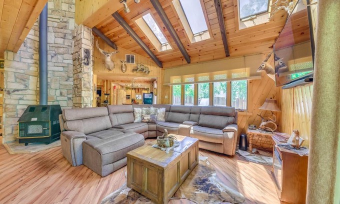 Ruidoso House | Deck and Hot Tub Bear Country Cabin in Ruidoso