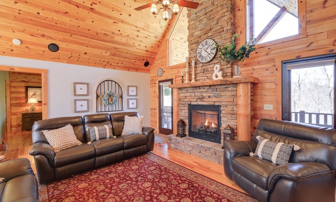 Sparta Cabin | Deck, Gas Grill + Mtn Views: Sparta Cabin Stay!