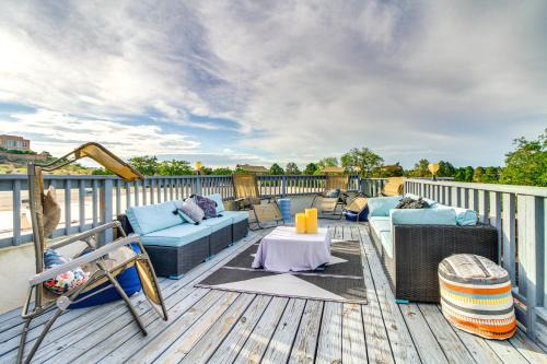 Paradise Hills Civic House | Deck, Putting Green and Views Albuquerque Oasis