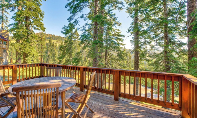 Bear Valley Cottage | Deck w/Mountain Views: Cabin in Bear Valley!