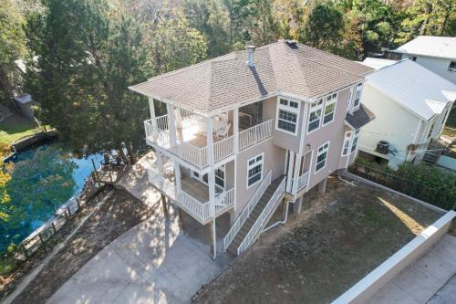 Homosassa House | Decks, Docks and Kayaks Waterfront Homosassa Gem